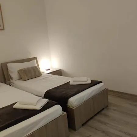 Lovely 4 Bedroom, 3 Bathroom, Maisonette With Terraces. Guest house Is-Swieqi