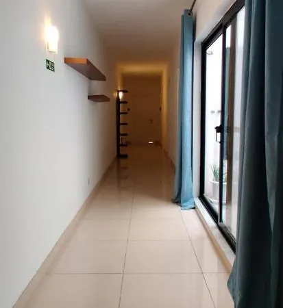 Lovely 4 Bedroom, 3 Bathroom, Maisonette With Terraces. Maison d'hôtes *