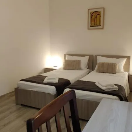 Lovely 4 Bedroom, 3 Bathroom, Maisonette With Terraces.