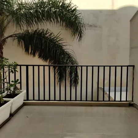 Lovely 4 Bedroom, 3 Bathroom, Maisonette With Terraces. *