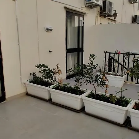 Lovely 4 Bedroom, 3 Bathroom, Maisonette With Terraces. Maison d'hôtes Is-Swieqi