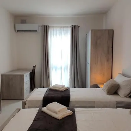 Maison d'hôtes Lovely 4 Bedroom, 3 Bathroom, Maisonette With Terraces. Is-Swieqi